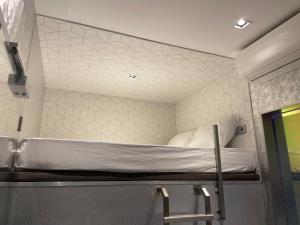 Diamond Capsule Hotel Amsterdam South - Dining Options Available