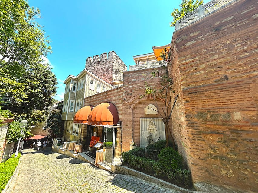 Dinner & Show at an Ancient Cistern - Entertainment Features