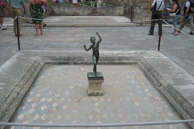 Discovering Popmeii and Herculaneum - VIP Tour With Lunch - Pompeii Archaeological Park