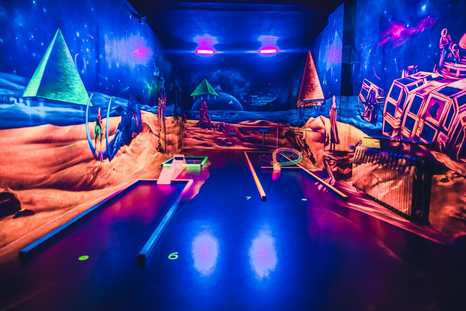 Dresden: 3D Black Light Minigolf in the Baroque Eventpark - Customer Feedback and Ratings