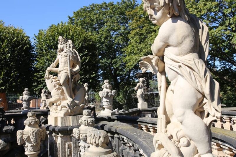 Dresden: Sightseeing Walking Tour in English - Meeting Point and Logistics