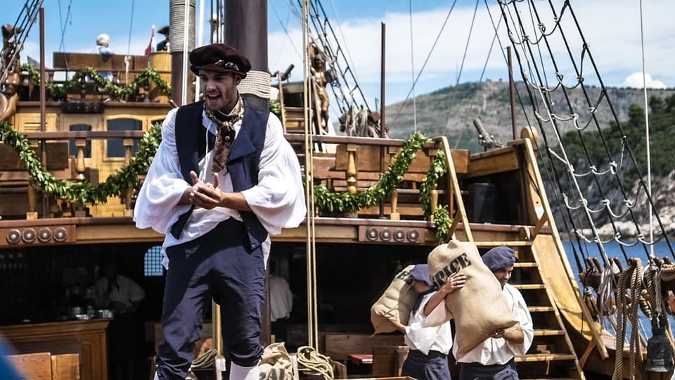 Dubrovnik: Galleon Cruise With a Live Show & Drink at Sunset - Onboard Amenities