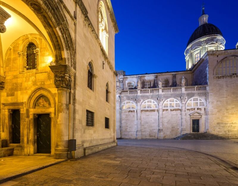 Dubrovnik: Old Town Highlights Guided Evening Walking Tour - Evening Atmosphere on Stradun