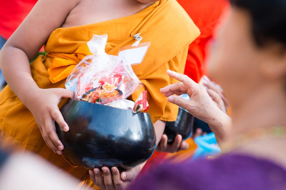 Early Morning Doi Suthep With Monk Chanting and Alms - Exploring Wat Palad