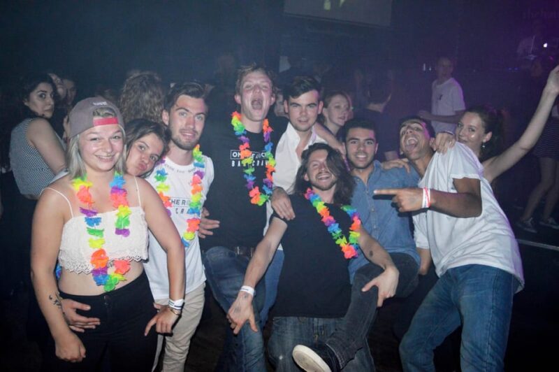 Edinburgh Bar Crawl: 5+ Venues, Free Shots, Free Club Entry - Pricing and Booking Details