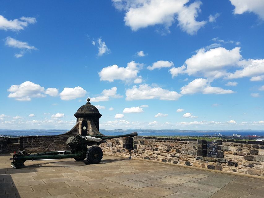 Edinburgh Castle: Guided Tour With Live Guide - Participant Information