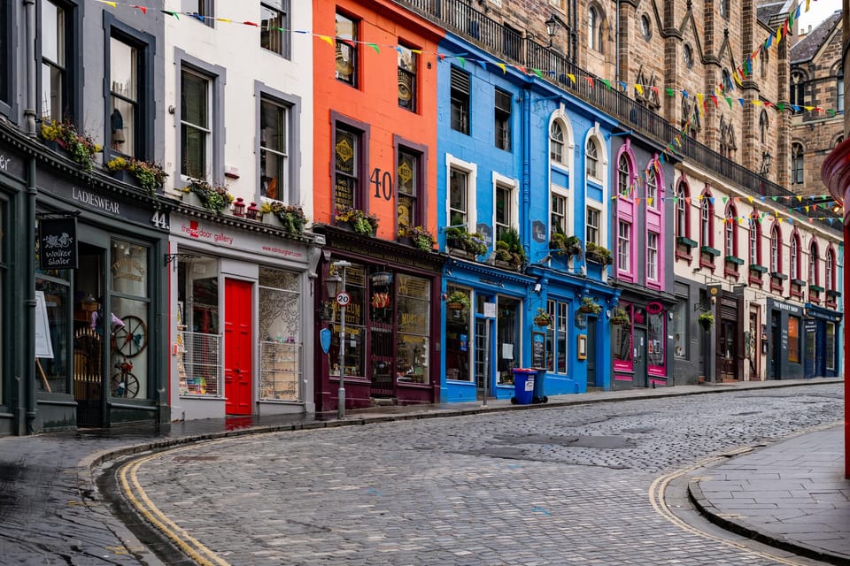 Edinburgh Center/Royal Mile: One Day Audio Tour Experience - Language Options