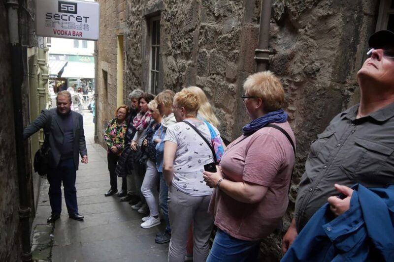 Edinburgh: City Highlights Private Guided Walking Tour - Tour Inclusions