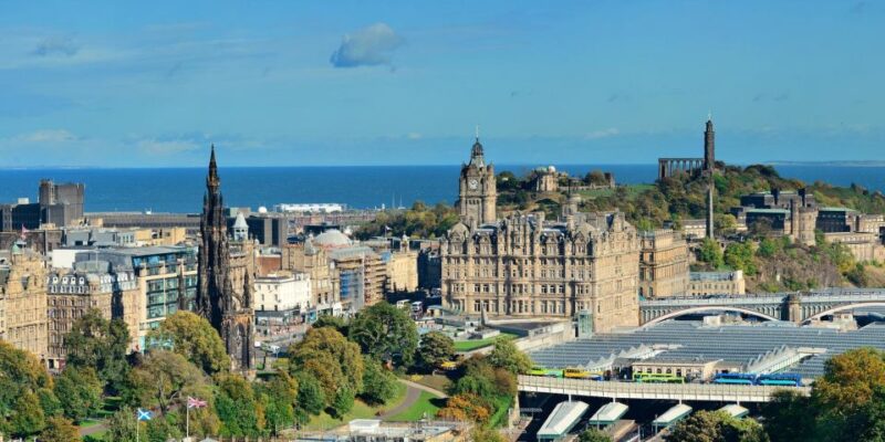 Edinburgh: Express Walk With a Local in 60 Minutes - Local Tips and Recommendations