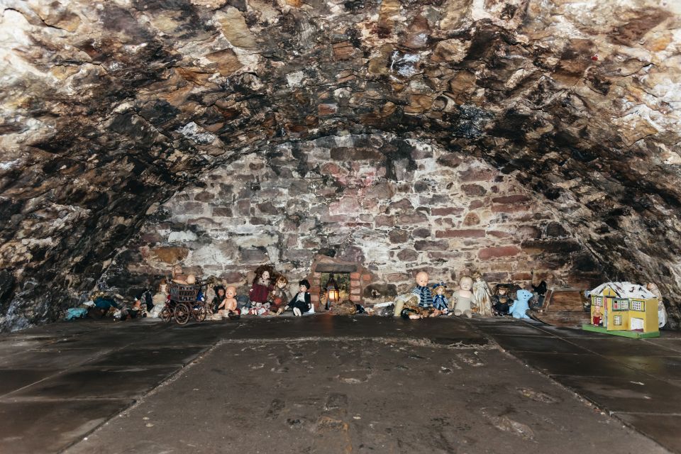 Edinburgh: Old Town and Underground Historical Tour - Exploring the Underground Vaults