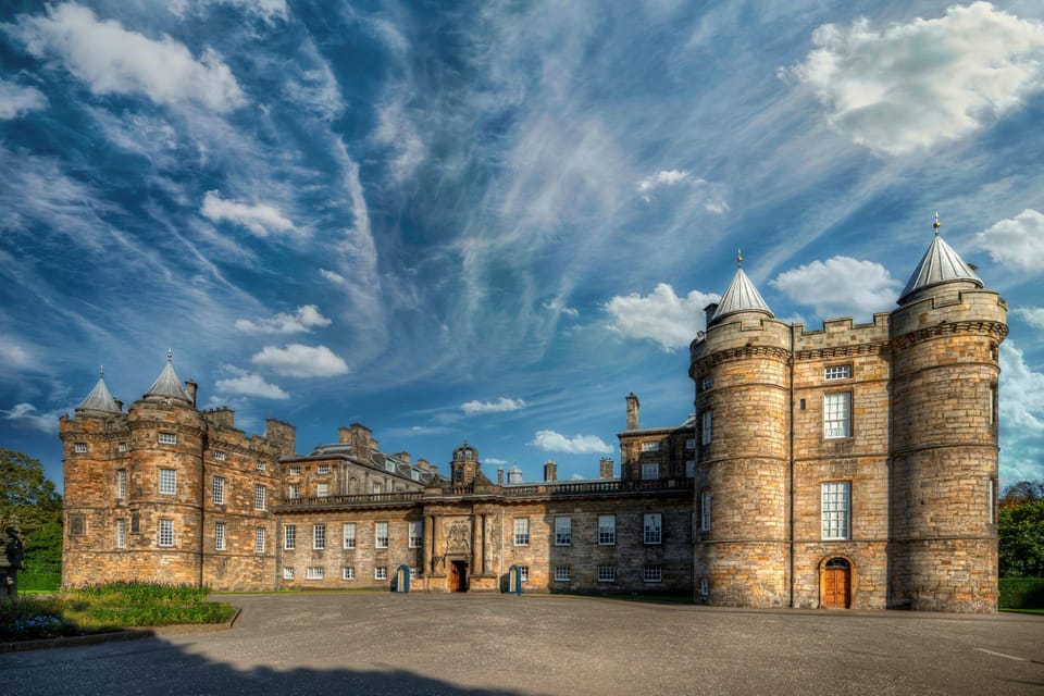 Edinburgh Old Town Highlights Private Guided Walking Tour - Tour Experience and Guide