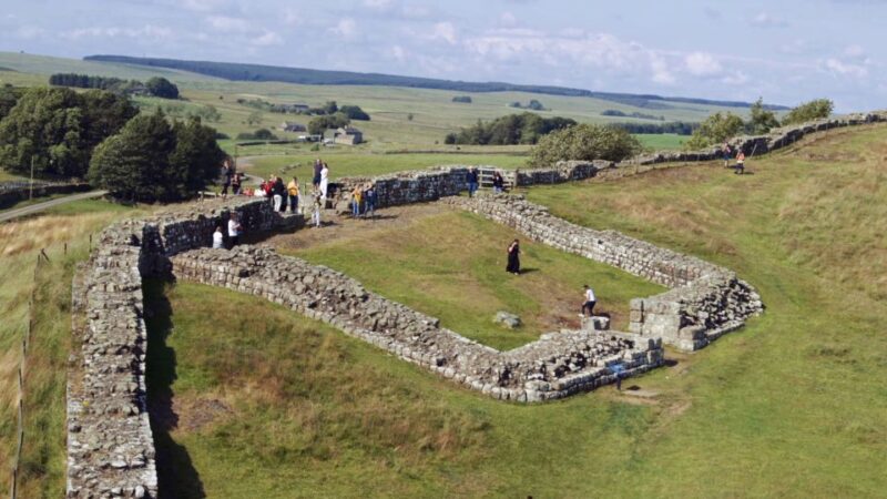 Edinburgh: Rosslyn Chapel and Hadrian's Wall Tour in Spanish - Meeting Point