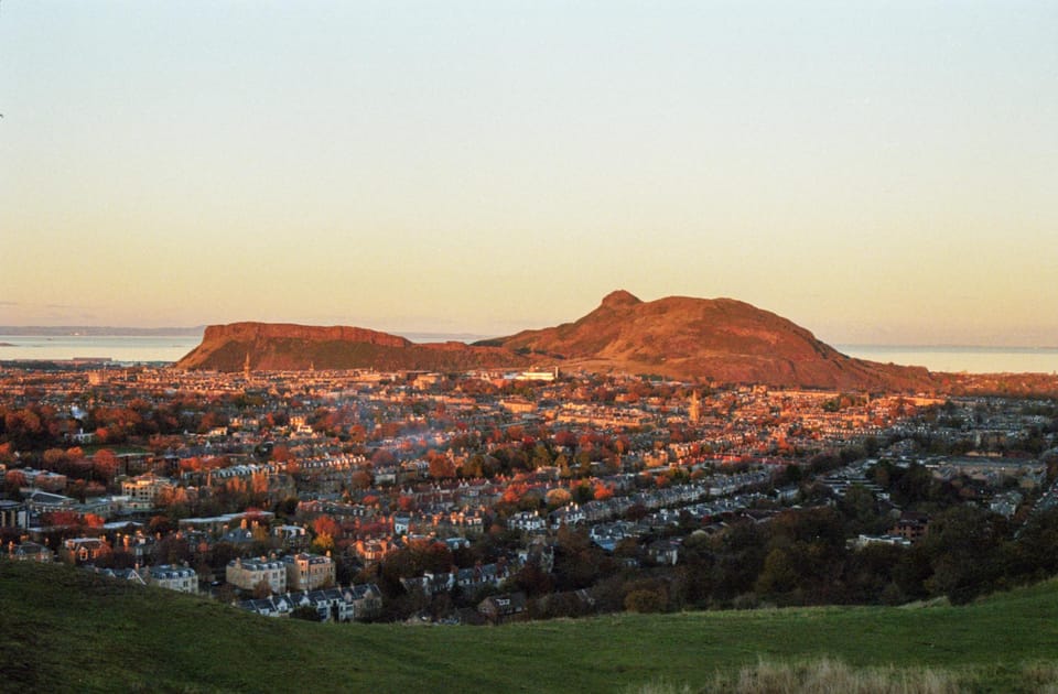 Edinburgh: Sunset Hike to Arthurs Seat With Local Guide - What to Expect on the Trail