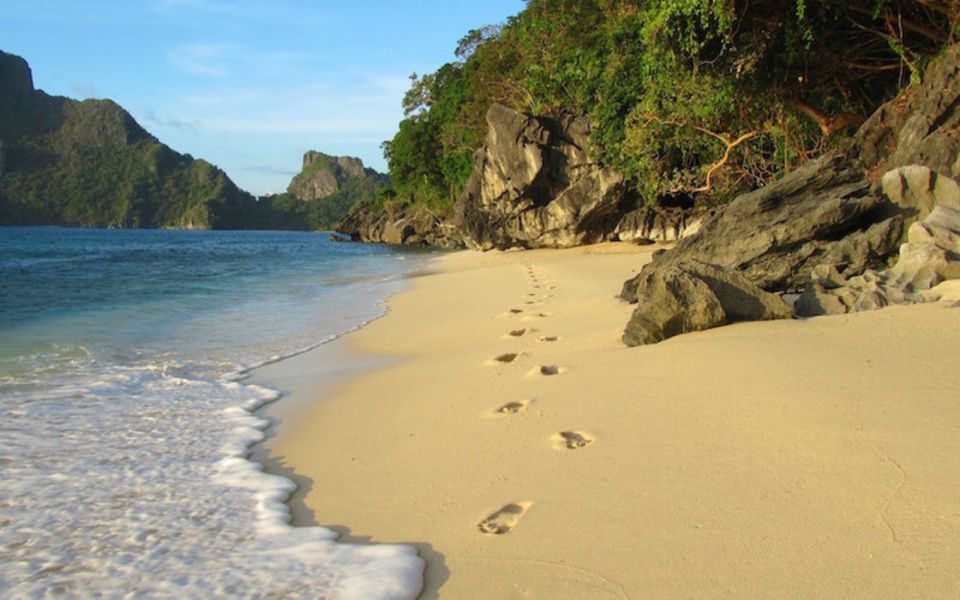 El Nido: Hidden Beaches and Lagoons Boat Hopping Tour D - Nat Nat and Paradise Beach