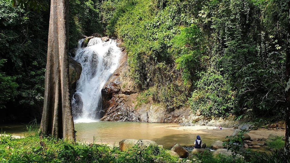 ELEPHANT SANCTUARY GUIDED TOUR WITH WATERFALL HIKE - What to Bring