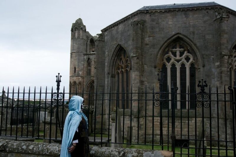 Elgin: Cathedral Exterior Tour - Graveyard Etiquette