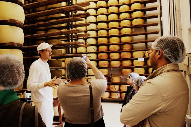 Emilias Food Farm-Parmiggiano, Wine Tasting & Vinegar Visit - Wine Tasting Experiences