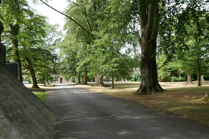 Emmerdale Classic Locations Bus Tour From Leeds - Inclusions and Exclusions