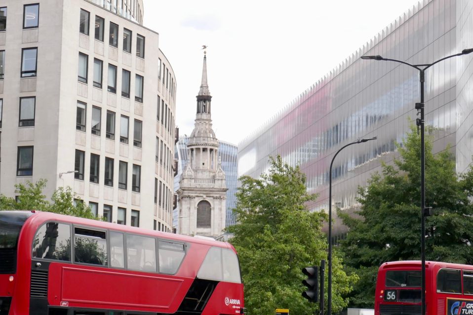 Fashion in the City - City of London Walking Tour - Navigating the City