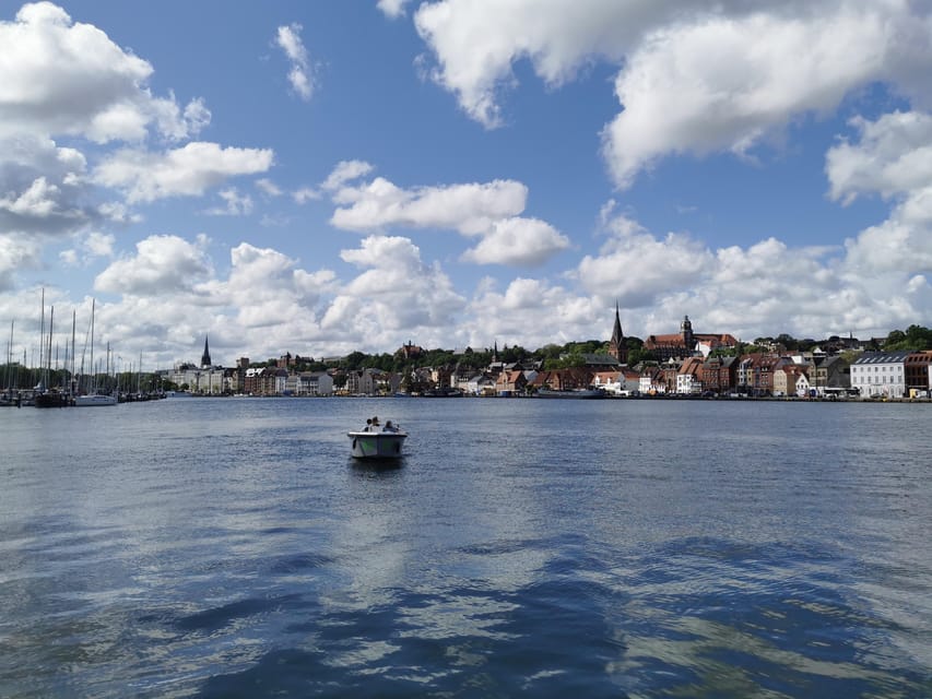 Flensburg: E-Boat Rental - Included Amenities