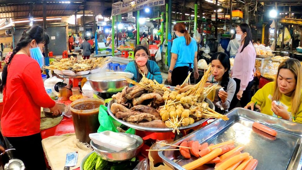 Floating Village Cruise at Tonle Sap Lake & Street Food Tour - Street Food Delights