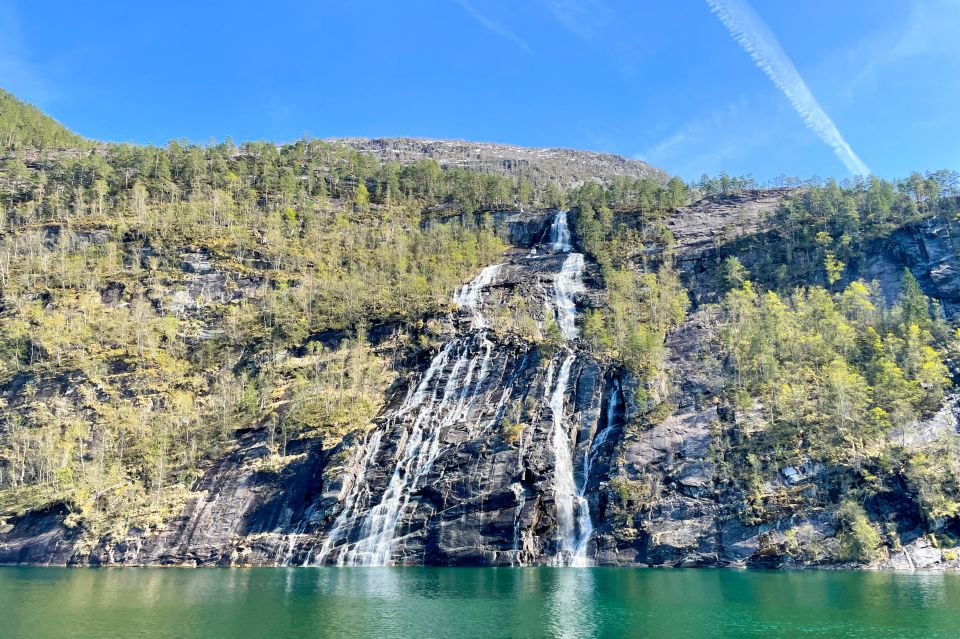 From Bergen: Modalen Private Fjord Cruise With Waterfalls - Onboard Amenities