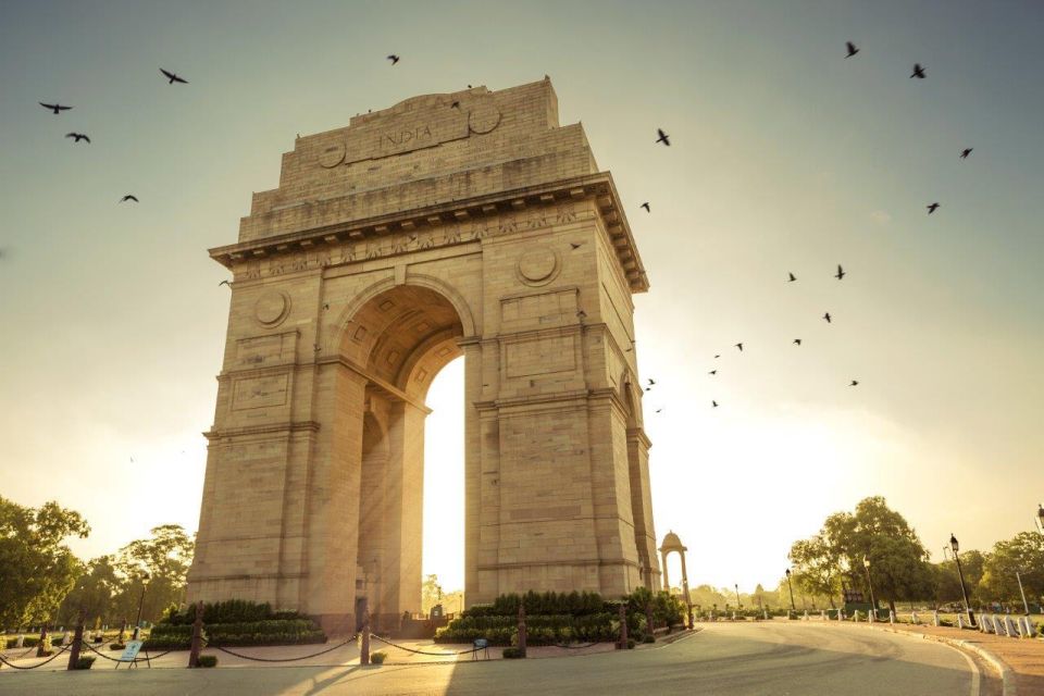 From Delhi : Delhi Tour With Female Guide - New Delhi Landmarks