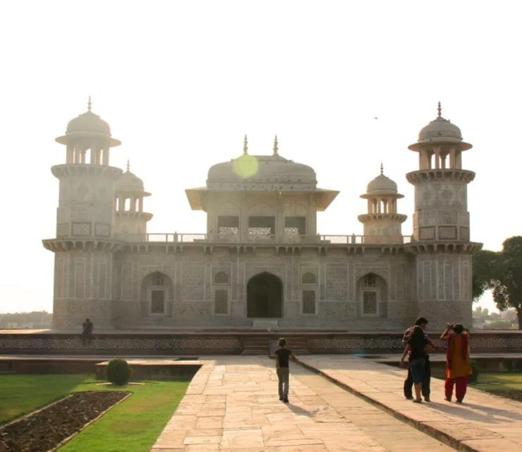 From Delhi: Taj Mahal Sunrise & Agra Tour - By Car - Breakfast at a Luxury Hotel