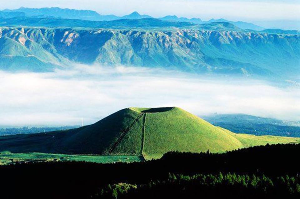 From Fukuoka: Day Trip to Kumamoto Castle, Mt.Aso & Kurokawa - Relaxation at Kurokawa Onsen