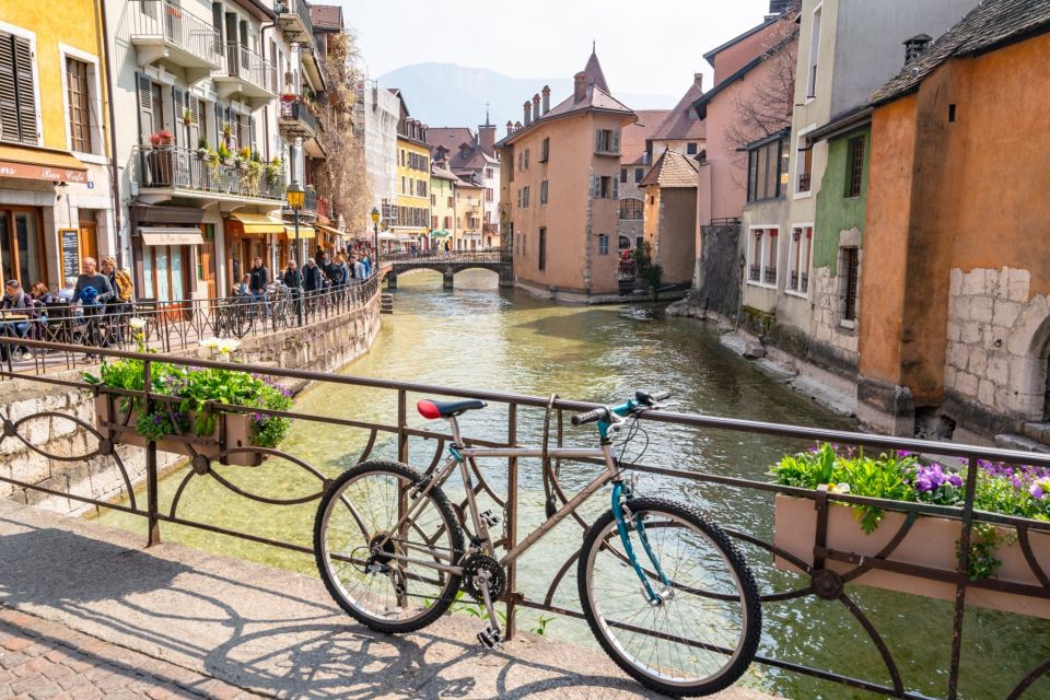 From Geneva: Private Annecy Tour - Scenic Attractions