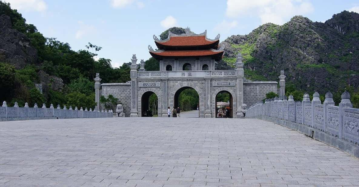 From Ha Noi: Ninh Binh Day Tour (Hoa Lu-Trang An-Hang Mua) - Climbing at Dancing Cave