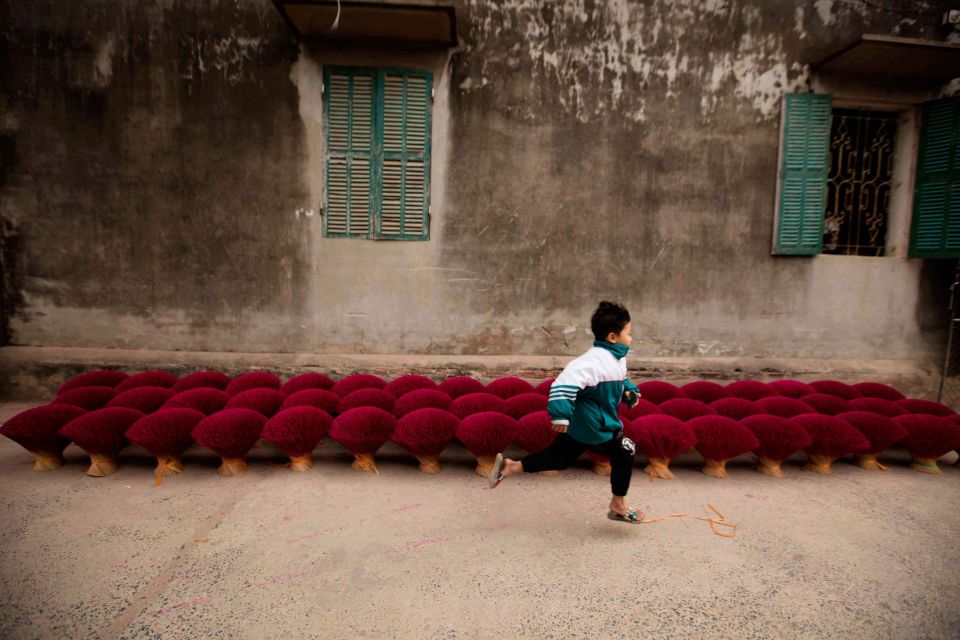 From Hanoi: Quang Phu Cau Incense Village Photo Walking Tour - Photography Tips