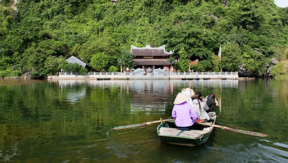 From Hanoi: Trang An & Bai Dinh Pagoda Full-Day Private Tour - Exploring Trang An