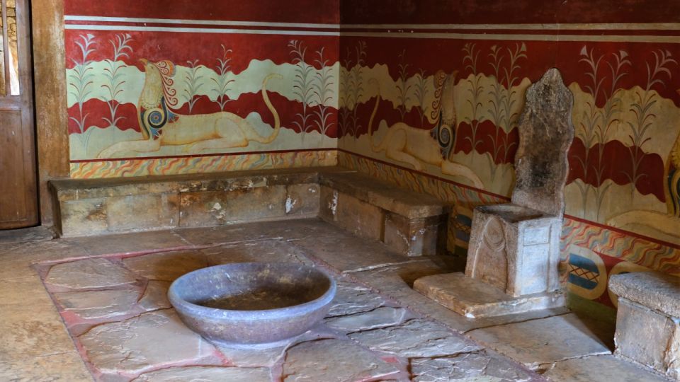 From Heraklion: Historical Center City Tour & Knossos Palace - Heraklion City Exploration