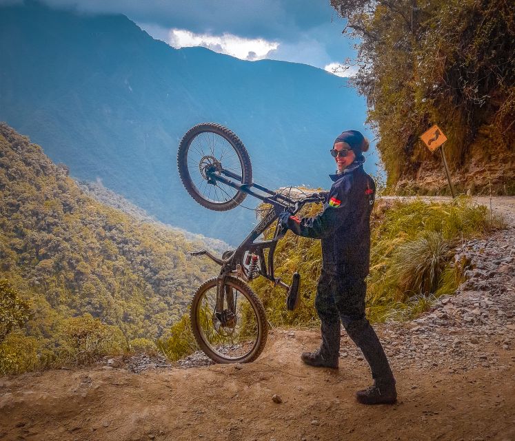 From La Paz: 3-Day Biking Tour Death Road & Uyuni Salt Flats - Day 2: Uyuni Salt Flats