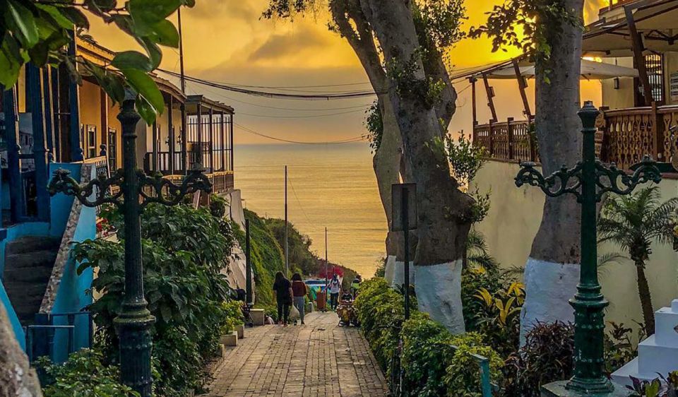 From Lima: Modern and Bohemian Miraflores & Barranco Tour - Discovering Barranco