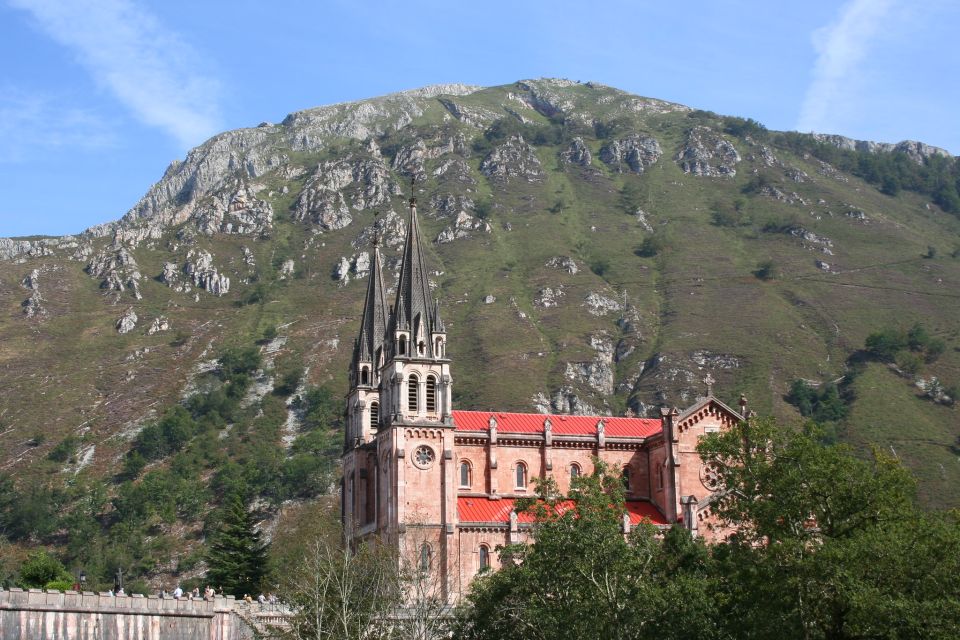 From Oviedo: Covadonga Lakes Day Tour With Guided Hike - Tour Duration