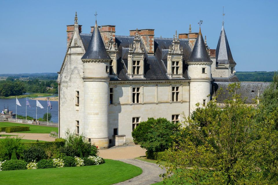 From Paris: Small-Group Loire Valley Castles Full-Day Tour - Meeting Point Details