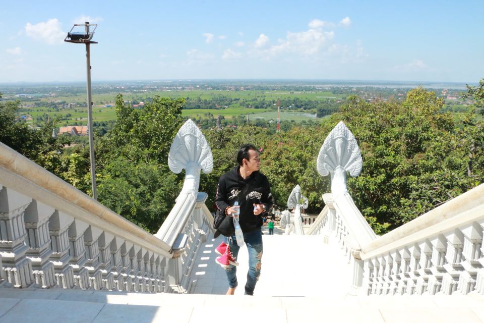 From Phnom Penh: Oudongk Mountain and Koh Chen Island Tour - Discovering Koh Chen Island