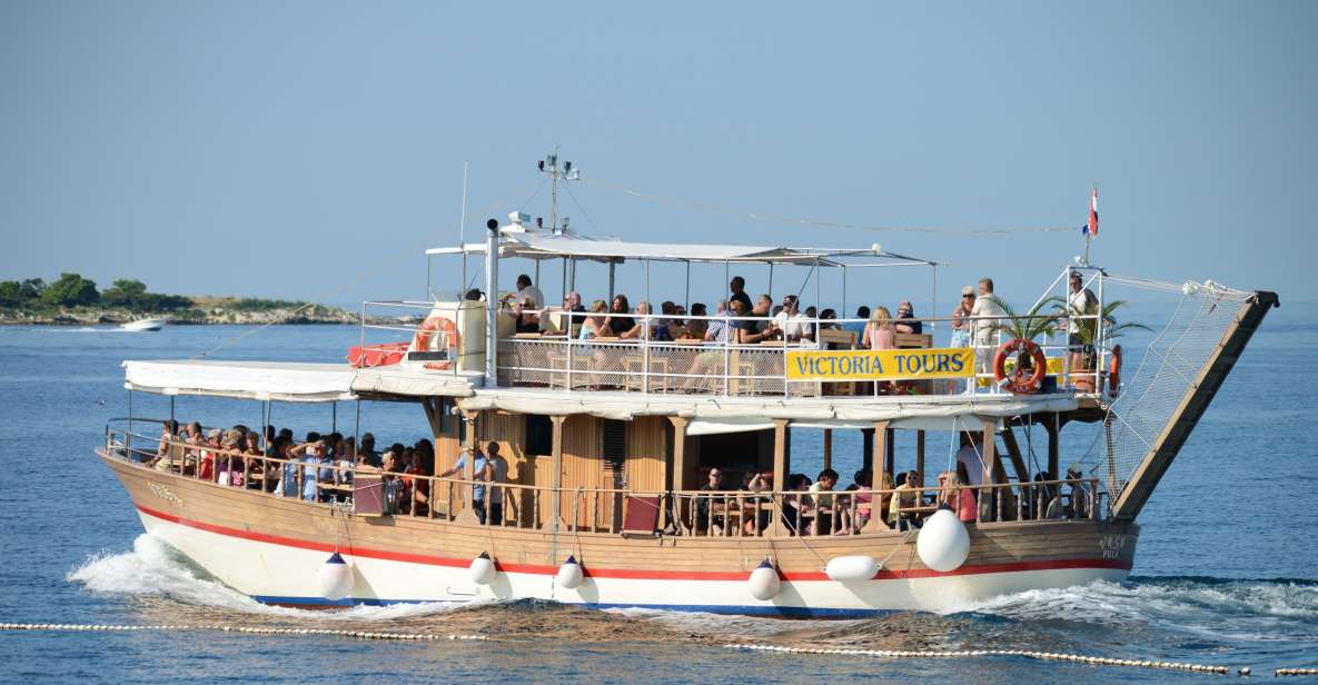 From Poreč: Evening Dolphin Cruise With Welcome Drink - Getting to the Departure Point