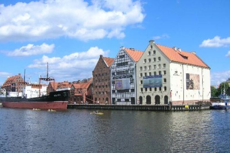 From Warsaw: Gdansk Full Day Tour - Local Cuisine and Free Time