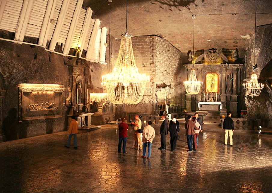 From Warsaw: Krakow & Wieliczka Small Group Tour With Lunch - Exploring Krakows Landmarks