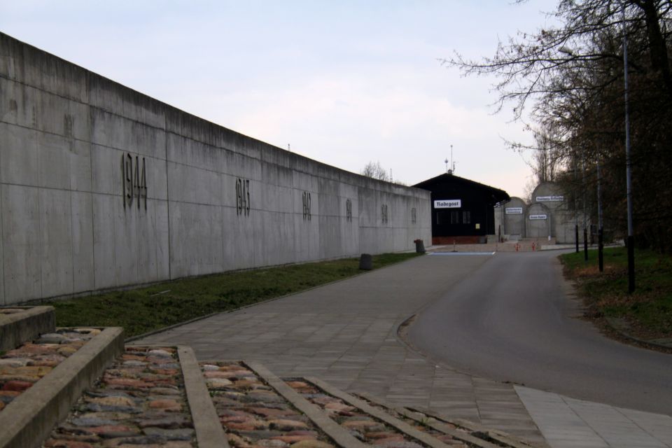 From Warsaw: Lodz & Litzmannstadt Jewish Ghetto Private Tour - Accessibility Features