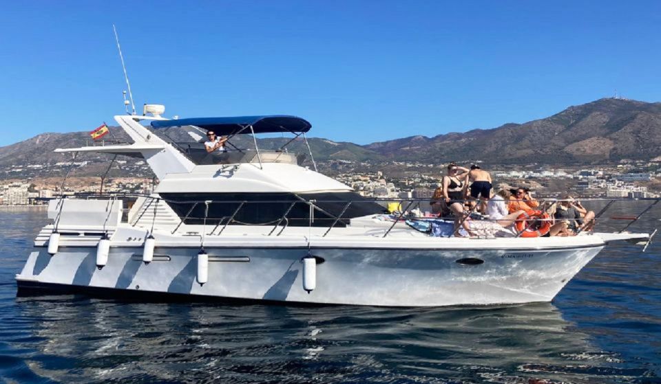 Fuengirola: Dolphin Spotting Yacht Tour With Drinks & Snacks - Included Amenities