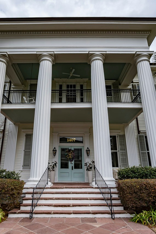 Garden District Walking Tour - Tour Features