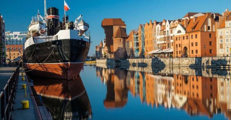 Gdansk: Private Custom Walking Tour With a Local Guide - Language Options and Accessibility