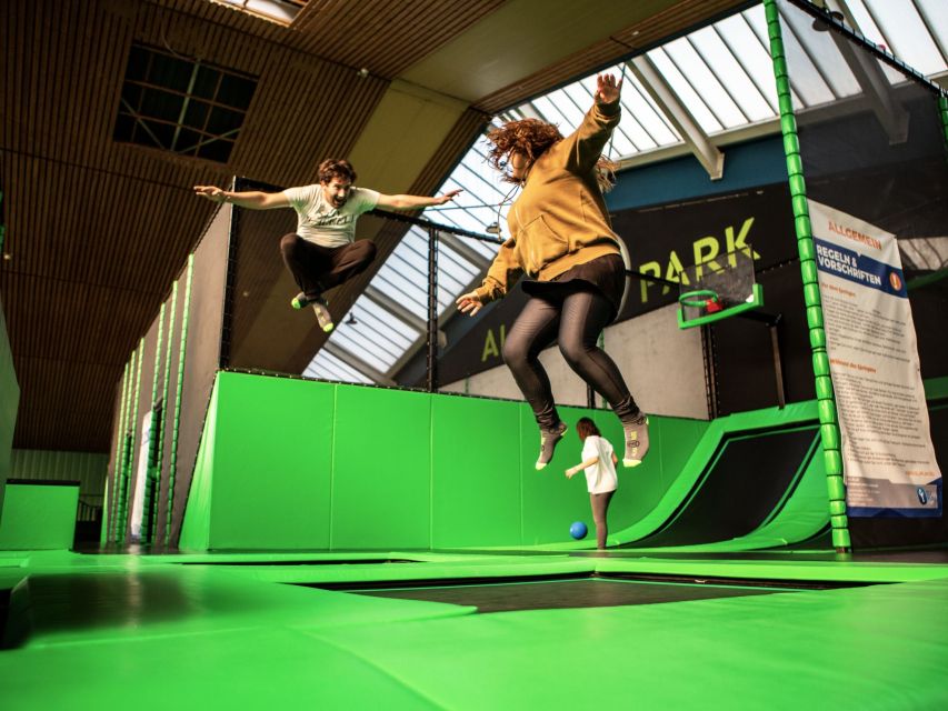 Gelsenkirchen: Alma Park Trampoline Area Admission - Sports Bar and Relaxation Area