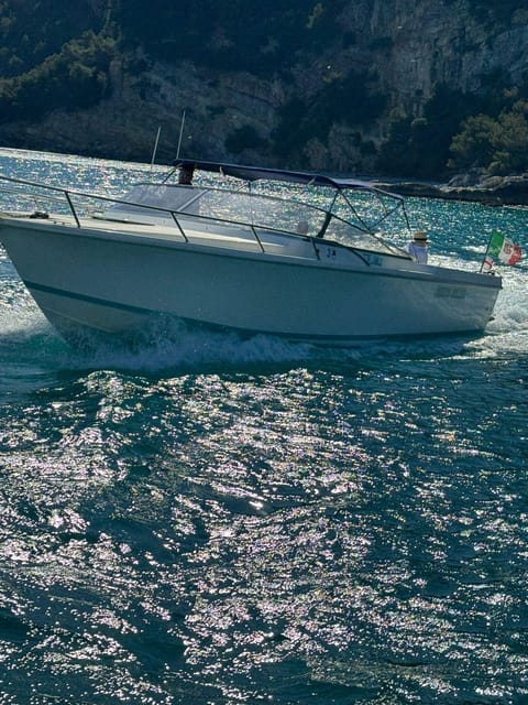 GHP BOAT - SUNSET TOUR WITH APERITIVO - Inclusions and Amenities