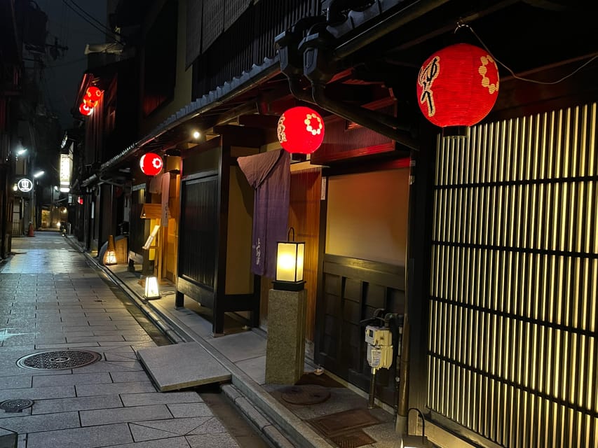 Gion Guided Walking Tour: Discover the World of Geisha - Local Guide Experience