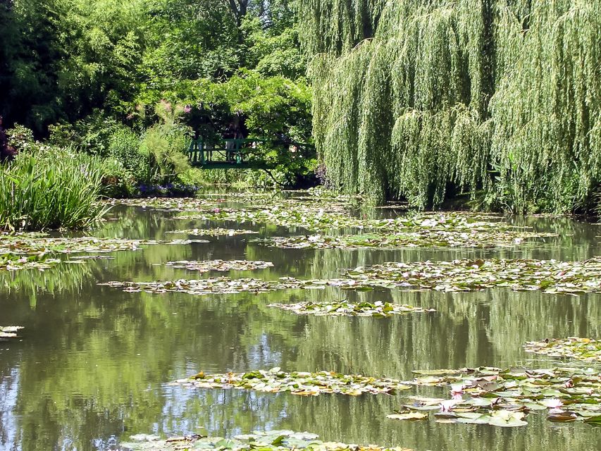 Giverny: Monets House and Gardens Guided Tour - Meeting Point & Accessibility